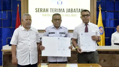 Sah Jadi Rektor UHO, Prof. Armid Gaungkan Semangat “UHO Fast” Menuju Kampus Global