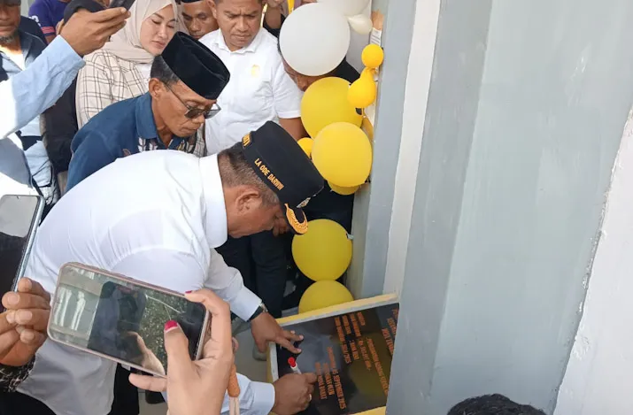 Bupati Muna Barat Resmikan Gedung Serbaguna Soliwunto Desa Tangkumaho