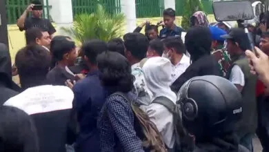 Unjuk Rasa Terkait Kasus Dugaan Korupsi Pemetaan Lahan Bandara Kolut di Kejati Sultra Ricuh