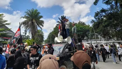 Massa Aksi Padati DPRD Sultra, Suarakan Kekecewaan ke DPR RI dan Tuntut Keadilan untuk Ojek Online yang Tewas