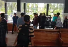 Muak Dijanji Bangun Tugu "Randi-Yusuf", Mahasiswa Banting Meja di Hadapan Ketua DPRD Sultra