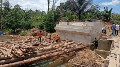 Kontraktor dan Kepala BPBD Muna Barat Dilaporkan ke Polda Sultra Terkait Dugaan Penggunaan Material Ilegal Jembatan Tolimbo