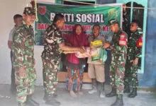Koramil 01 Tirawuta Bakti Sosial Bersama Masyarakat Kurang Mampu