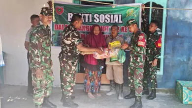 Koramil 01 Tirawuta Bakti Sosial Bersama Masyarakat Kurang Mampu