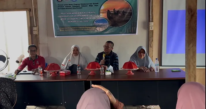 Tim Pengabdian Prodi Oseanografi UHO Kendari Serahkan Septic Tank ke Nelayan