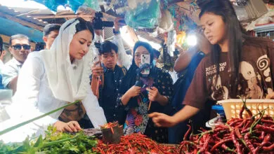 Kunjungi Pasar Baruga Kendari, Wamendag RI Dyah Roro Pastikan Harga Komoditi Stabil
