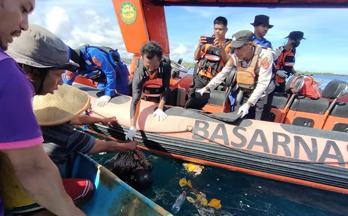 Satu Korban Tabrakan Kapal Tongkang Ditemukan Meninggal Dunia