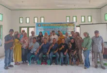 Dosen FEB UHO Gelar Pelatihan Manajemen Usaha Bagi Pelaku UMKM di Desa Rapambinopaka