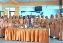 Perkuat Kekompakan, DWP BKKBN Sultra Gelar Pertemuan Rutin Diwarnai Kegiatan Kreatif Membuat Puding