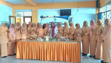 Perkuat Kekompakan, DWP BKKBN Sultra Gelar Pertemuan Rutin Diwarnai Kegiatan Kreatif Membuat Puding