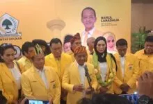 Terpilih Secara Aklamasi sebagai Ketua Golkar Sultra, Bahlil Lahadalia Beri Target ke La Ode Darwin