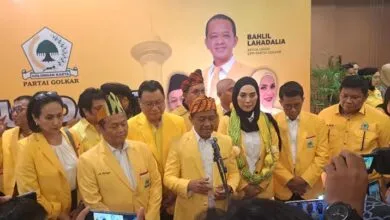 Terpilih Secara Aklamasi sebagai Ketua Golkar Sultra, Bahlil Lahadalia Beri Target ke La Ode Darwin
