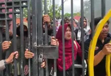 Keluarga Terdakwa Pencabulan Anak di Kendari Demo, Tuntut Hakim Munculkan Hasil Visum