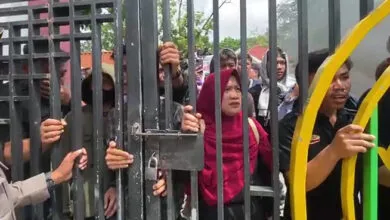 Keluarga Terdakwa Pencabulan Anak di Kendari Demo, Tuntut Hakim Munculkan Hasil Visum