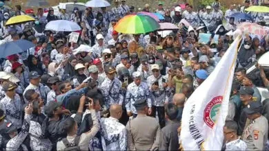Ribuan Guru dan Orang Tua Murid Gelar Aksi Unjuk Rasa, Minta Pengadilan Tinjau Ulang Vonis Guru Mansur