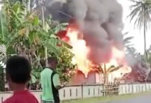 Tinggalkan Rumah saat Memasak Air, Rumah Panggung Milik Warga di Muna Ludes Dilalap Si Jago Merah