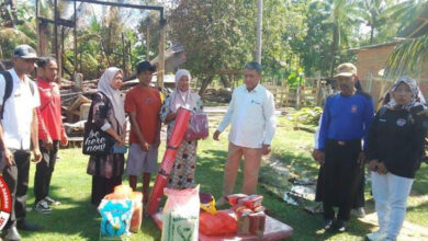 Dinas Sosial dan BPBD Muna Barat Salurkan Bantuan Korban Kebakaran
