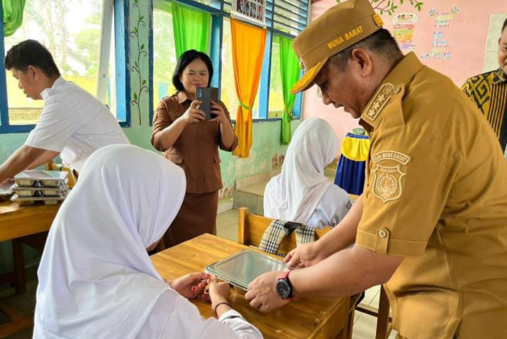 Bupati Muna Barat Resmikan Dapur SPPG, Sasar Peserta Didik, 3B hingga Tenaga Pendidik