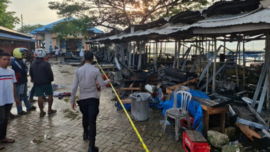 20 Unit Kios di Pelabuhan Nusantara Raha Hangus Dilalap Api