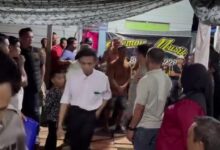 Takut Buron, Keluarga Korban Geruduk Owner Travelina di Rumah Istrinya di Konsel
