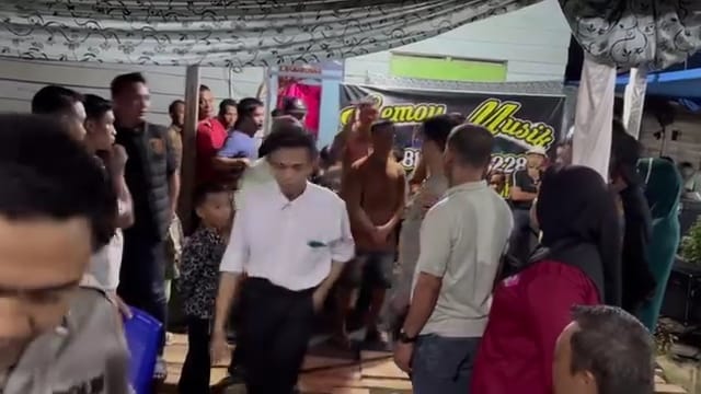 Takut Buron, Keluarga Korban Geruduk Owner Travelina di Rumah Istrinya di Konsel