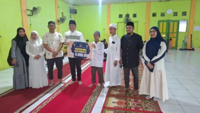 IKA Smansa 97 Kendari Beri Bantuan Dana Pembangunan Masjid dan Beasiswa