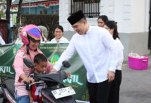 Pererat Ukhuwah di Bulan Suci Ramadan, Kejari Muna Bagikan 200 Takjil Gratis