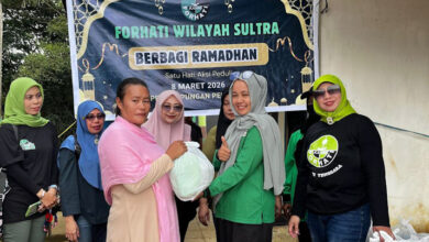 Isi Ramadan dengan Kepedulian, Forhati Sultra Salurkan 100 Paket Sembako di Kawasan Pemulung Puuwatu
