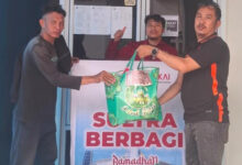 DPD KAI Sultra Salurkan Ratusan Paket Sembako untuk Warga Kurang Mampu di Kendari