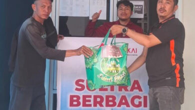 DPD KAI Sultra Salurkan Ratusan Paket Sembako untuk Warga Kurang Mampu di Kendari