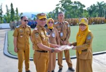 Sekda Kendari Serahkan SK PlT, Tekankan Suksesnya HUT dan Penguatan UMKM