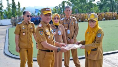 Sekda Kendari Serahkan SK PlT, Tekankan Suksesnya HUT dan Penguatan UMKM