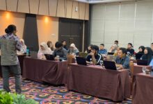 Hadapi Manipulasi Informasi Digital, Puluhan Jurnalis Kendari Ikuti Workshop OSINT dan Disinformasi