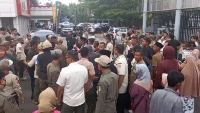 Ratusan Masyarakat Mengadu ke DPRD Sultra, Keluhkan Alsintan Diperjualbelikan oleh Kadesnya