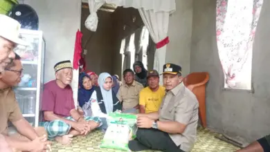 Pakai Duit Pribadi, La Ode Darwin Siap Tanggung Biaya Sekolah Anak Korban yang Hilang di Laut Muara Bone Balano