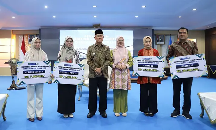 Gubernur Sultra Serahkan Bantuan Dana Pendidikan Sultra Cerdas 2026 ke 150 Mahasiswa