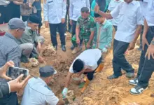 Resmikan Pembangunan Masjid di Pajala, Bupati Muna Barat Sumbang 200 Sak Semen dari Duit Pribadi