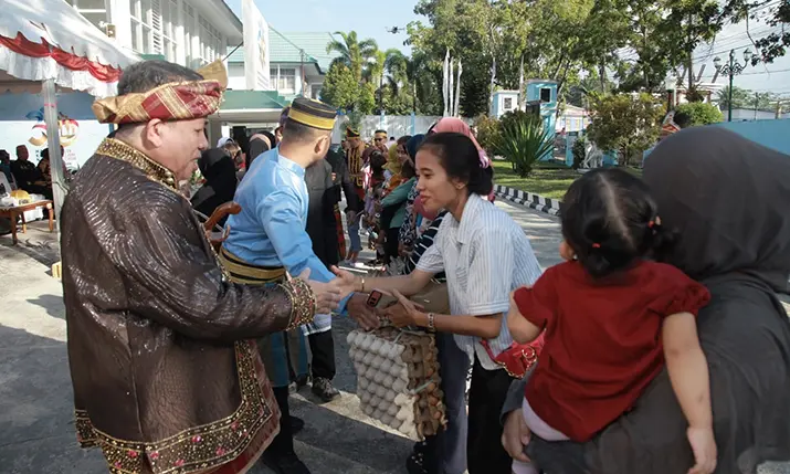 Harganas ke-33, BKKBN Sultra Gaungkan ‘Ayah Wajib Hadir’ dan Salurkan Bantuan Cegah Stunting