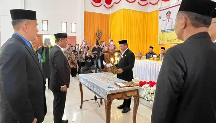 Bupati Muna Barat Lantik Sekda dan Empat Kepala OPD