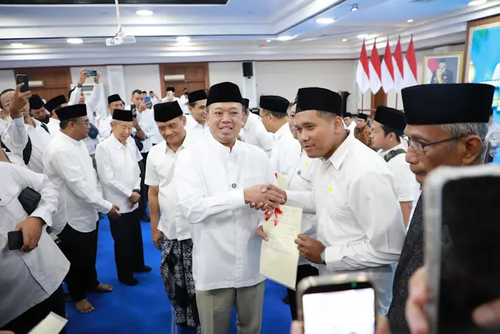 Serahkan 243 Sertifikat Tanah Wakaf di Jawa Tengah, Nusron Wahid: Bagian dari Program Prioritas Nasional Selesaikan Kepastian Hukum Aset Umat
