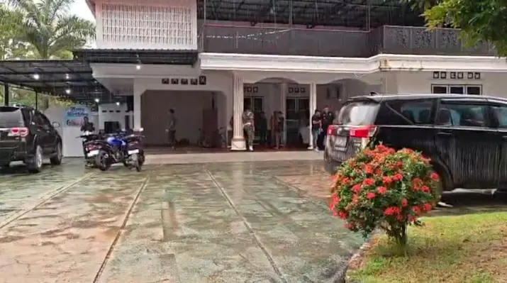 Kasus Dugaan Tambang Ilegal PT Babarina, Rumah Orang Tua Wabup Kolaka Digeledah Kejati Sultra