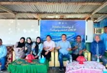 Manajemen FEB UHO Perkuat Daya Saing UMKM Pesisir Lewat Pelatihan Branding dan Packaging di Tapulaga