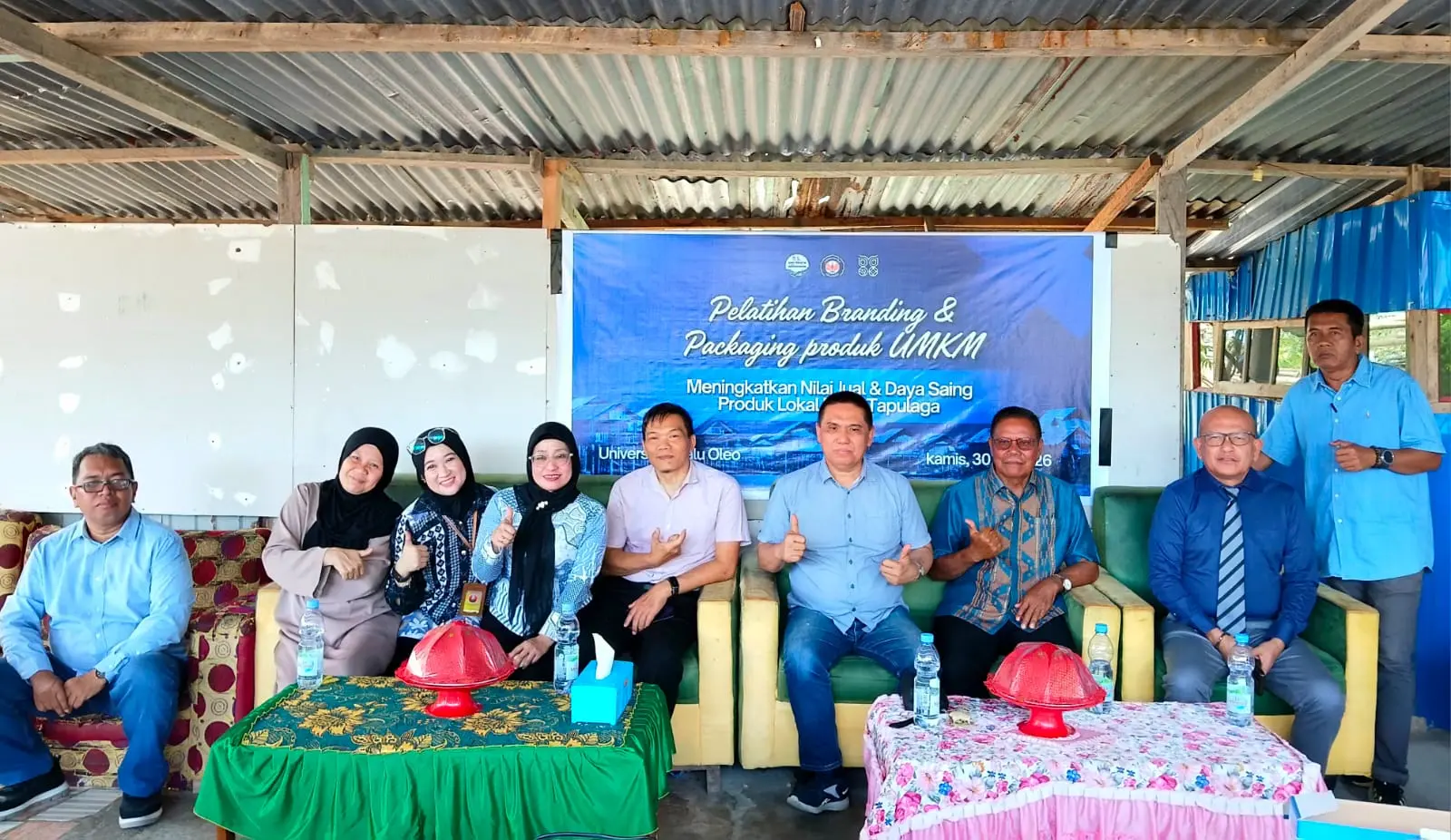 Manajemen FEB UHO Perkuat Daya Saing UMKM Pesisir Lewat Pelatihan Branding dan Packaging di Tapulaga