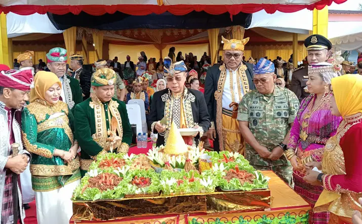 Gubernur ASR Yakin, Tangan Dingin La Ode Darwin Ciptakan Muna Barat Sejahtera