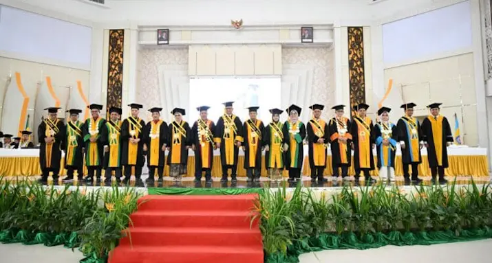 UHO Kukuhkan Delapan Guru Besar, PlT Rektor Tegaskan Profesor Harus Hadirkan Solusi Nyata bagi Masyarakat