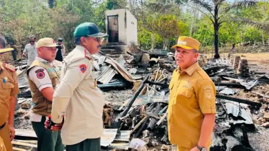 Temui Korban Kebakaran, Bupati Muna Barat Siapkan Modal Usaha