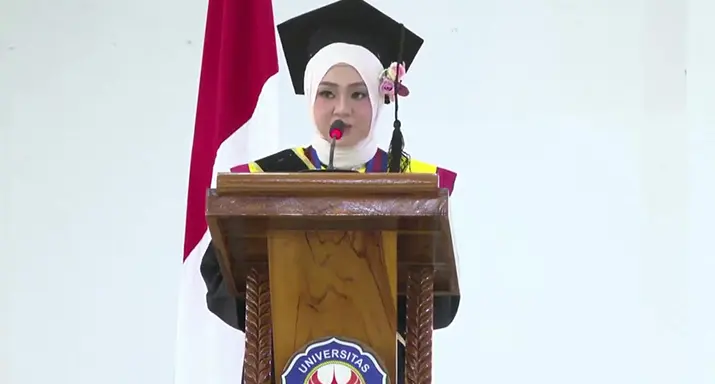 UHO Lepas 732 Lulusan, Nazwah Raih Gelar Wisudawan Terbaik dengan IPK 4,00