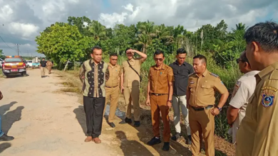 Pastikan Pekerjaan Jalan sesuai Spesifikasi, Bupati Muna Barat Tinjau Ruas Jalan Sukadamai-Labokolo