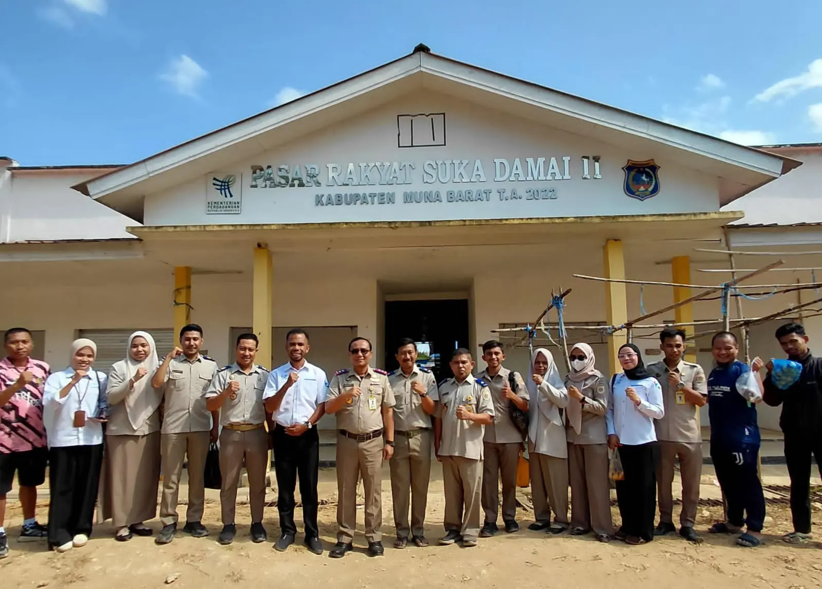 Rangkaian Hantaru ke-66, BPN Muna Barat Gelar Gerakan Belanja di Pasar Tradisional