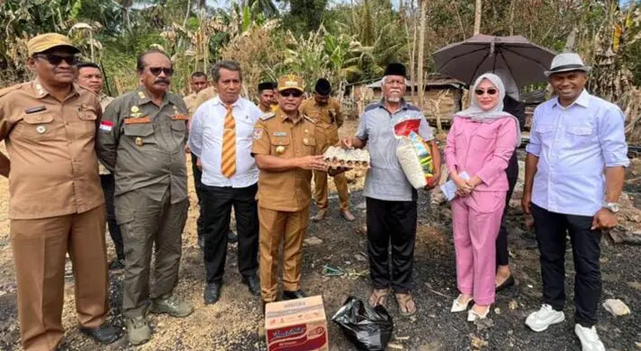 Korban Kebakaran di Muna Barat Terima Bantuan Perbaikan Rumah dan Modal Usaha Rp45 Juta